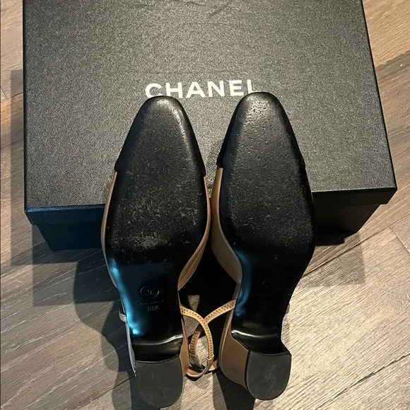 38.5 CHANEL Black and Tan Cap Toe Heels - Picture 5 of 5